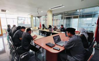 rapat 